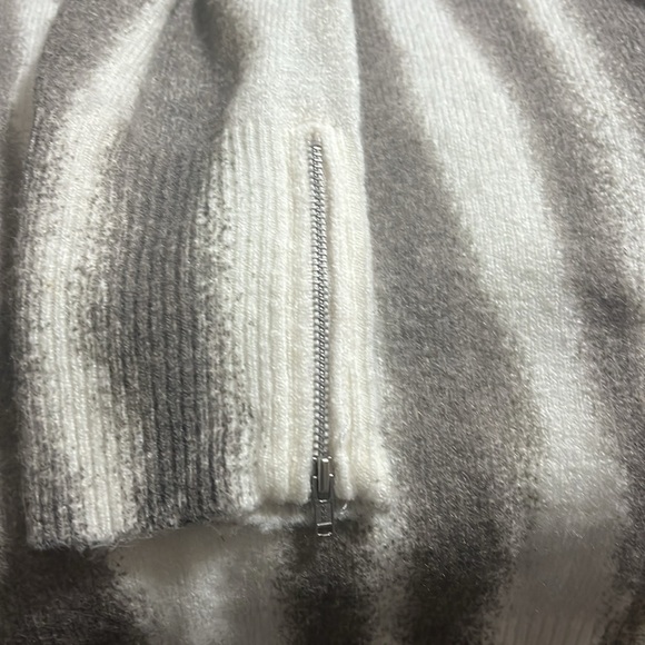 CHARLIE B animal print sweater. NWT. Ivory and taupe. Size large. - Picture 7 of 11